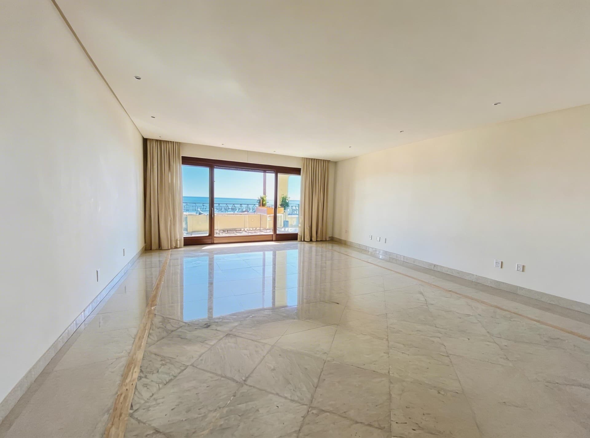 Foto de salón vacío
