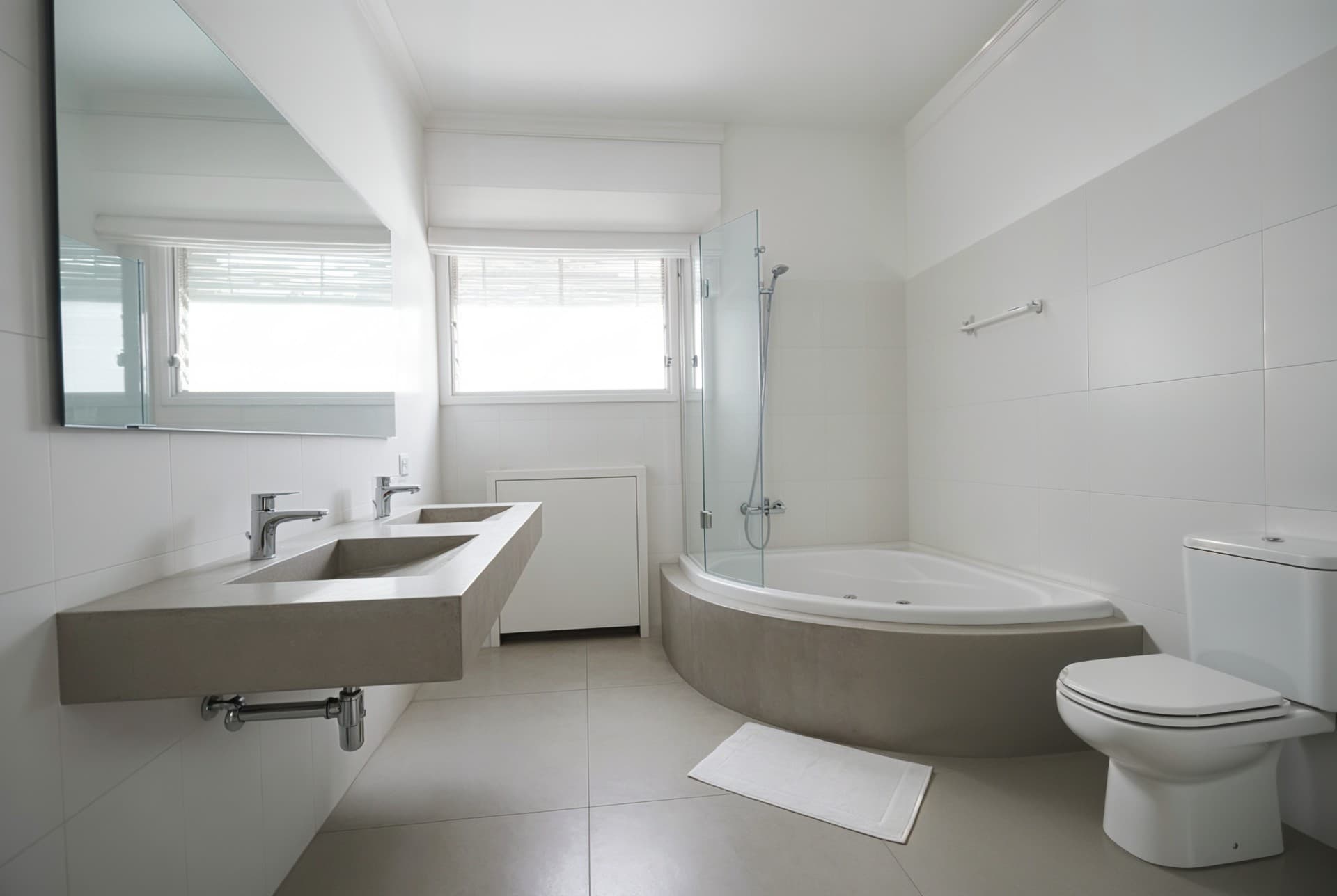 Foto de baño con renovación virtual en estilo moderno editada con Inmoedit