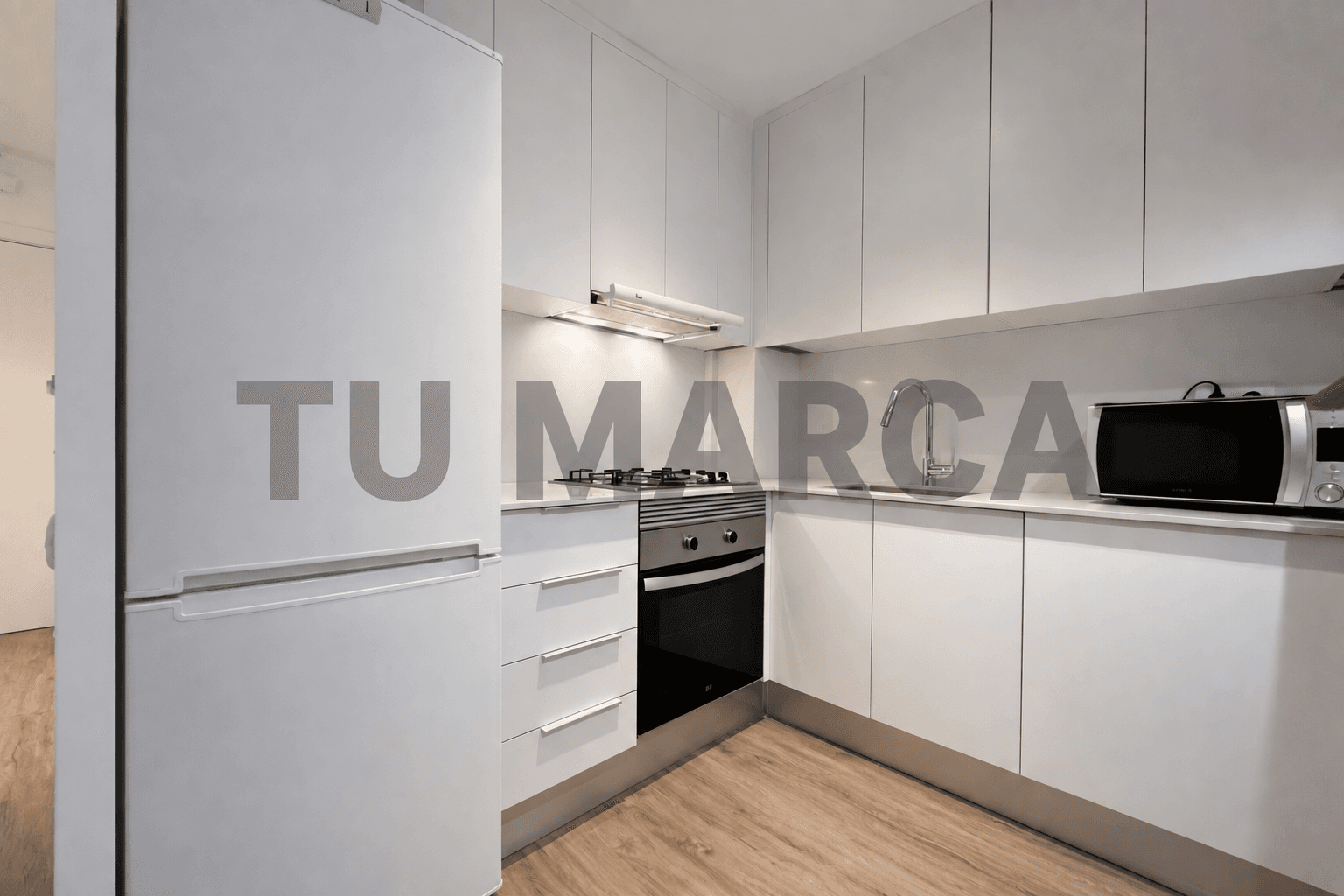 Foto de cocina con una marca de agua propia